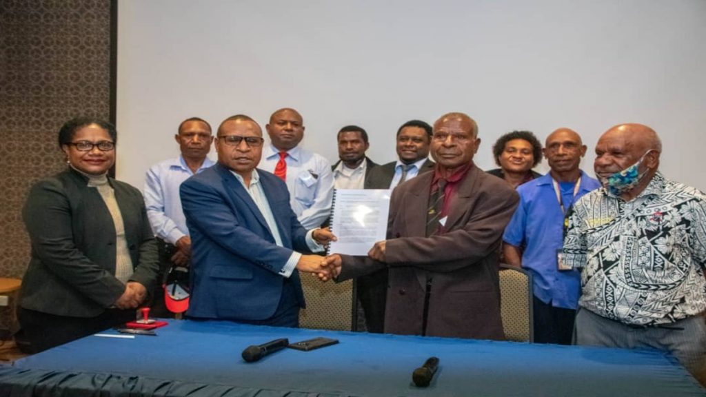 ICCC SIGNS MOU WITH SIMBU PROVINCIAL ADMINISTRATION : PNG Haus Bung