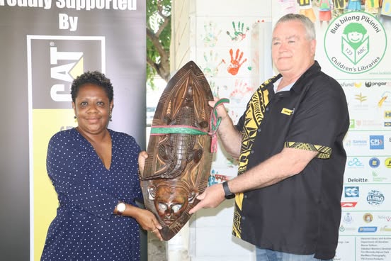 BbP HONORS HASTINGS DEERING GENERAL MANAGER : PNG Haus Bung